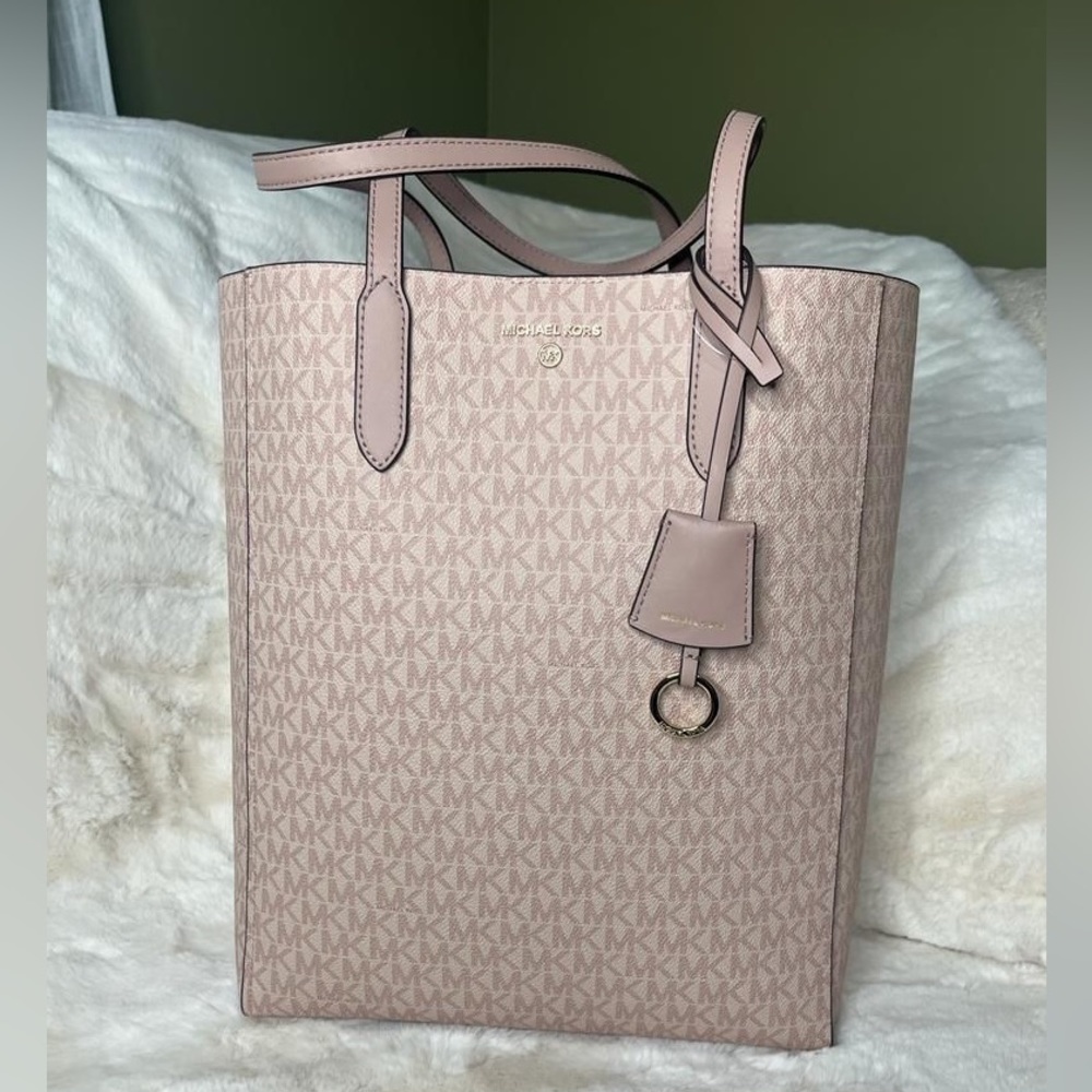 Beautiful and Authentic MICHAEL KORS bag🤩